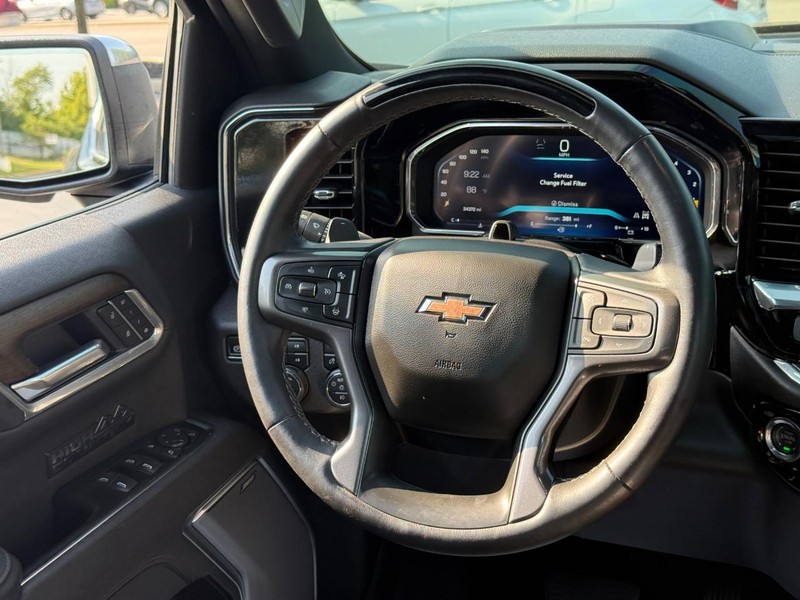 Chevrolet Silverado 1500 Vehicle Full-screen Gallery Image 12
