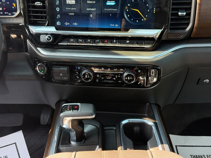 Chevrolet Silverado 1500 Vehicle Full-screen Gallery Image 14