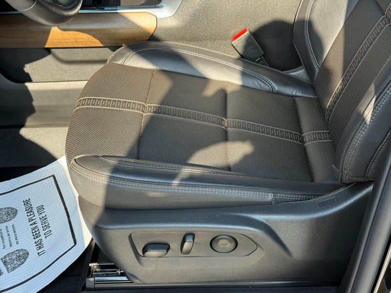 Chevrolet Silverado 1500 Vehicle Full-screen Gallery Image 17