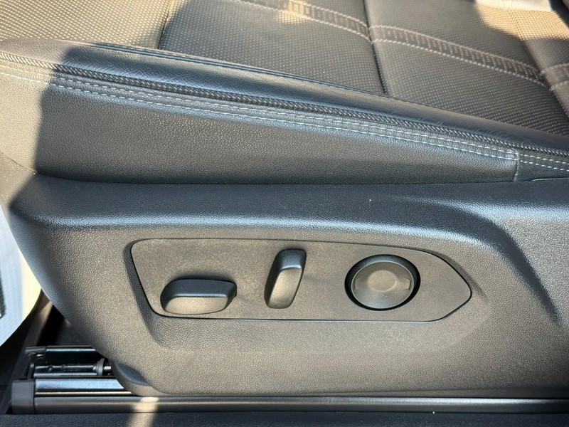 Chevrolet Silverado 1500 Vehicle Full-screen Gallery Image 18