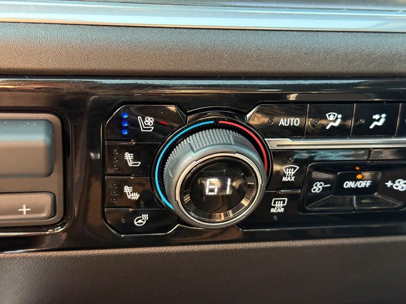 Chevrolet Silverado 1500 Vehicle Full-screen Gallery Image 22