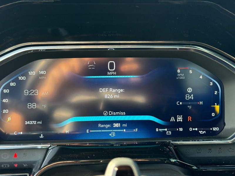 Chevrolet Silverado 1500 Vehicle Full-screen Gallery Image 23