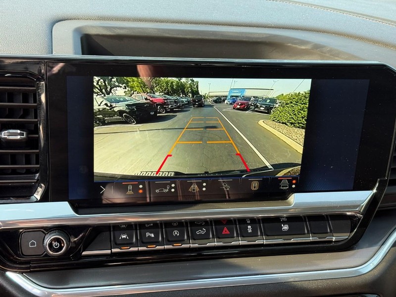 Chevrolet Silverado 1500 Vehicle Full-screen Gallery Image 24