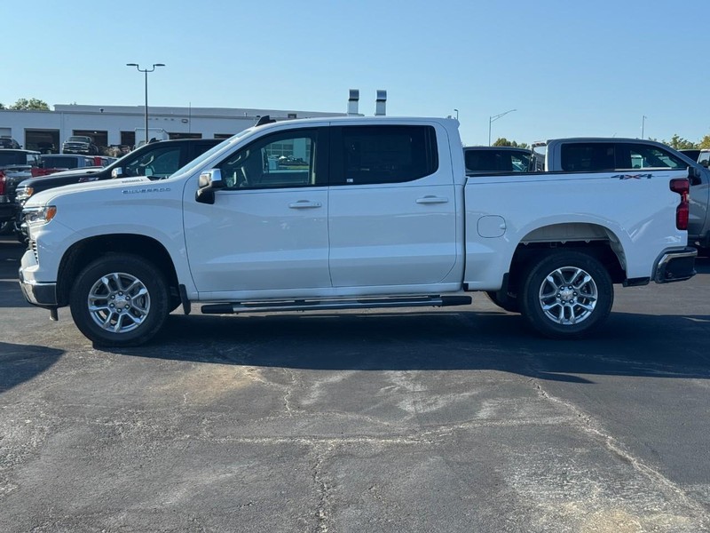 Chevrolet Silverado 1500 Vehicle Full-screen Gallery Image 2