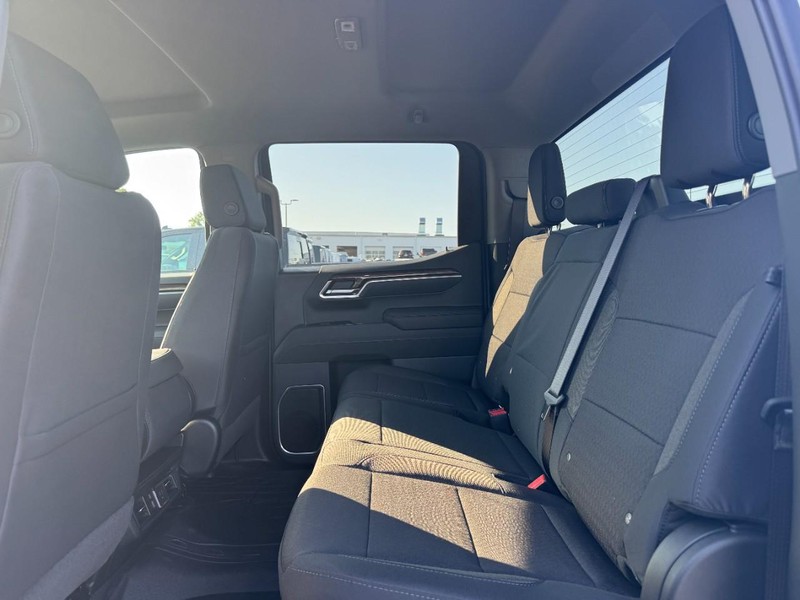 Chevrolet Silverado 1500 Vehicle Full-screen Gallery Image 6
