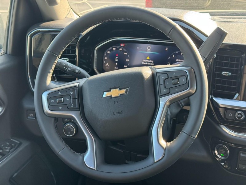 Chevrolet Silverado 1500 Vehicle Full-screen Gallery Image 8