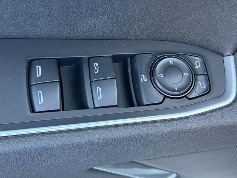Chevrolet Silverado 1500 Vehicle Full-screen Gallery Image 11