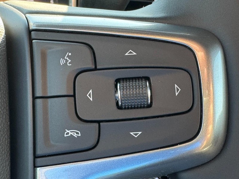Chevrolet Silverado 1500 Vehicle Full-screen Gallery Image 13
