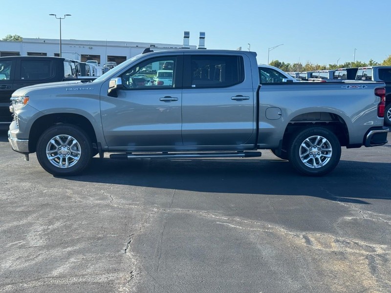 Chevrolet Silverado 1500 Vehicle Full-screen Gallery Image 2