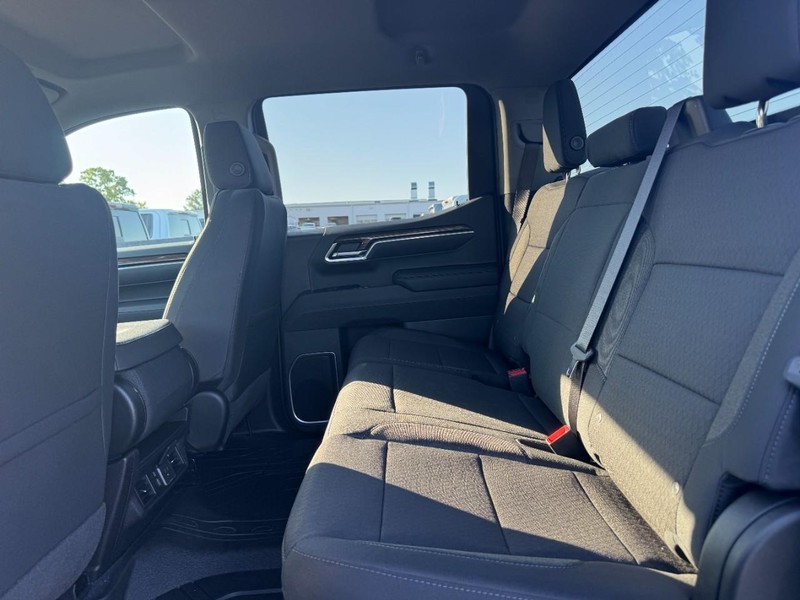 Chevrolet Silverado 1500 Vehicle Full-screen Gallery Image 6