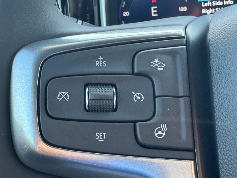 Chevrolet Silverado 1500 Vehicle Full-screen Gallery Image 12