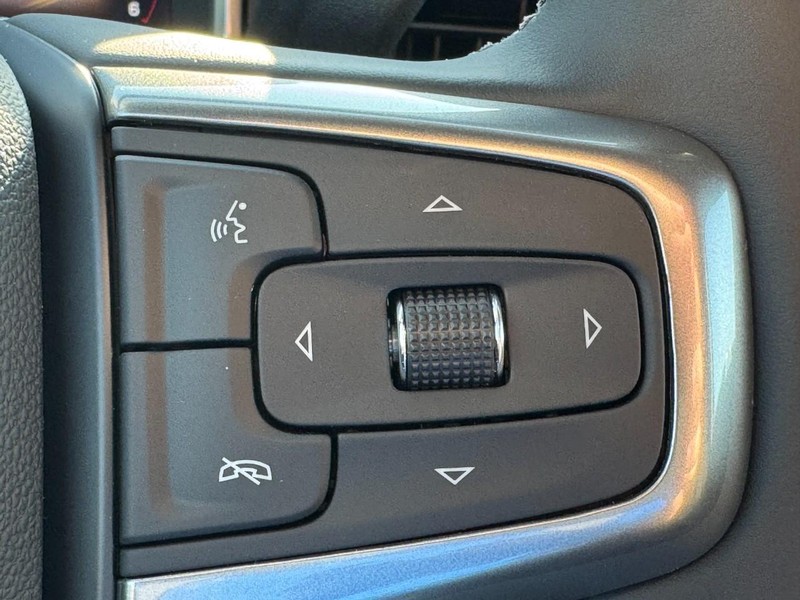 Chevrolet Silverado 1500 Vehicle Full-screen Gallery Image 13