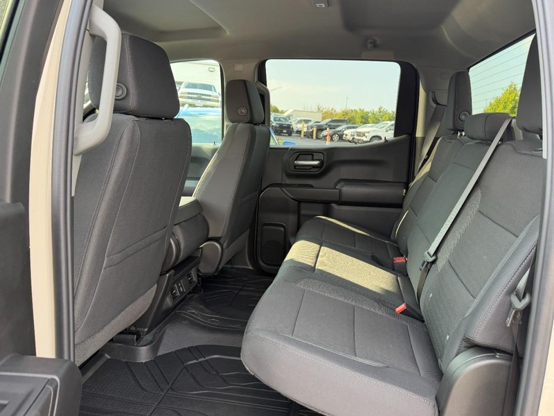 Chevrolet Silverado 1500 Vehicle Full-screen Gallery Image 4
