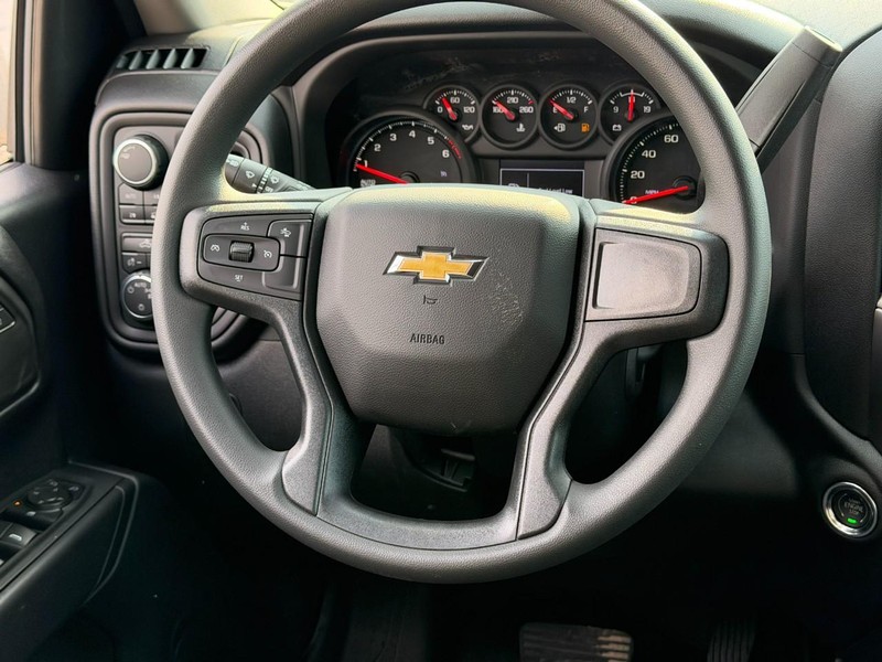 Chevrolet Silverado 1500 Vehicle Full-screen Gallery Image 6