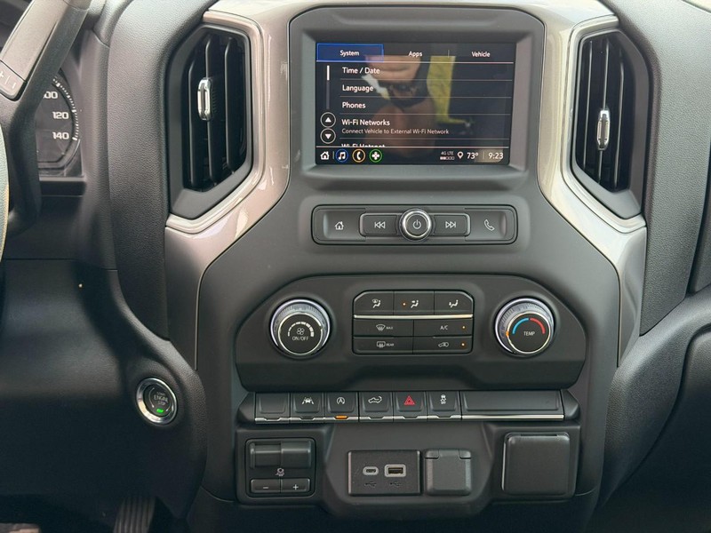 Chevrolet Silverado 1500 Vehicle Full-screen Gallery Image 7