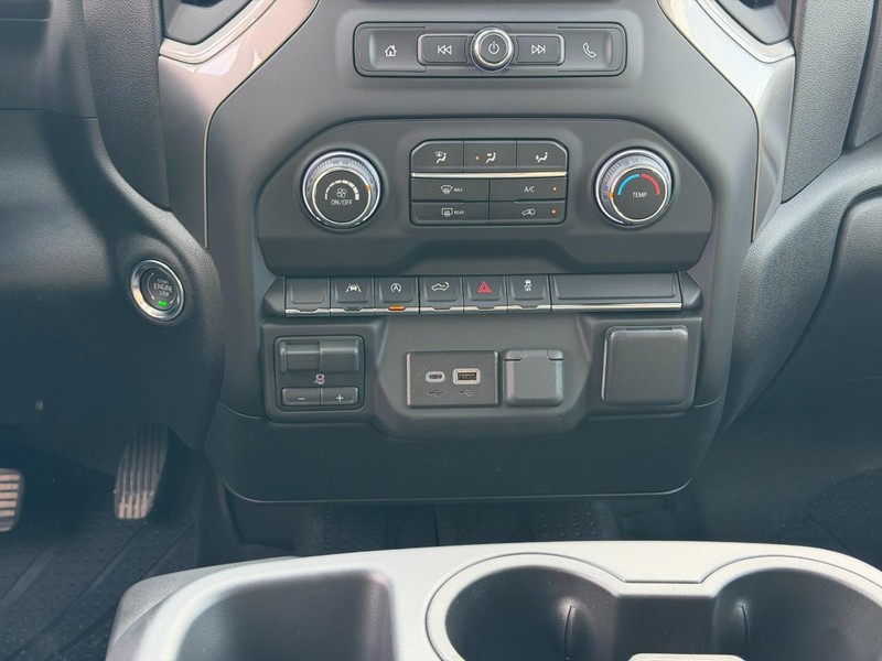 Chevrolet Silverado 1500 Vehicle Full-screen Gallery Image 8