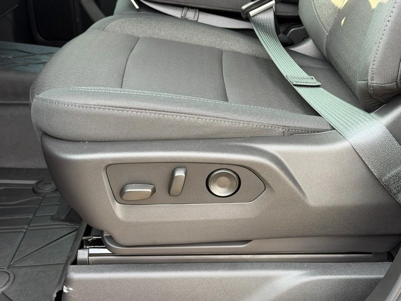 Chevrolet Silverado 1500 Vehicle Full-screen Gallery Image 10