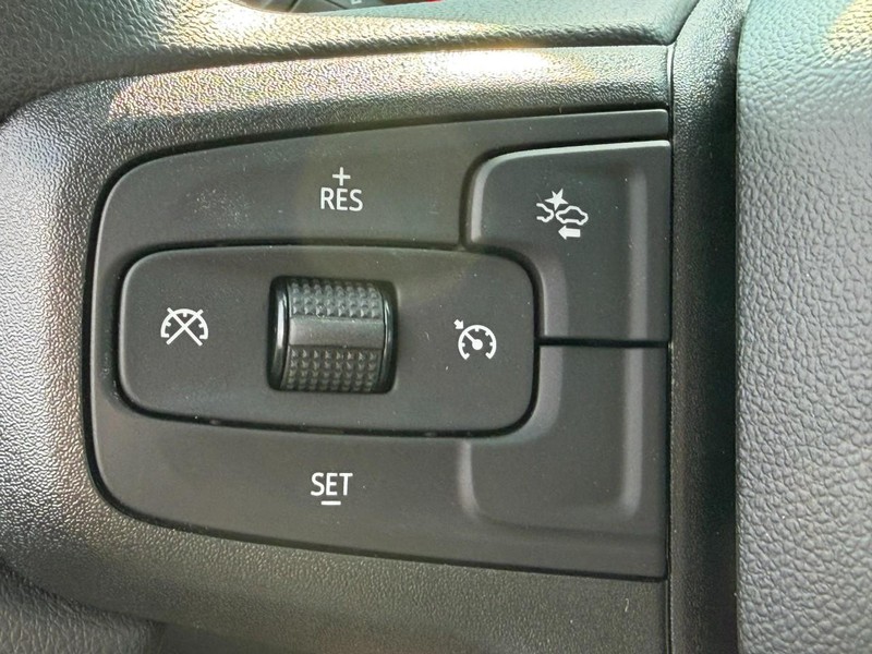Chevrolet Silverado 1500 Vehicle Full-screen Gallery Image 11