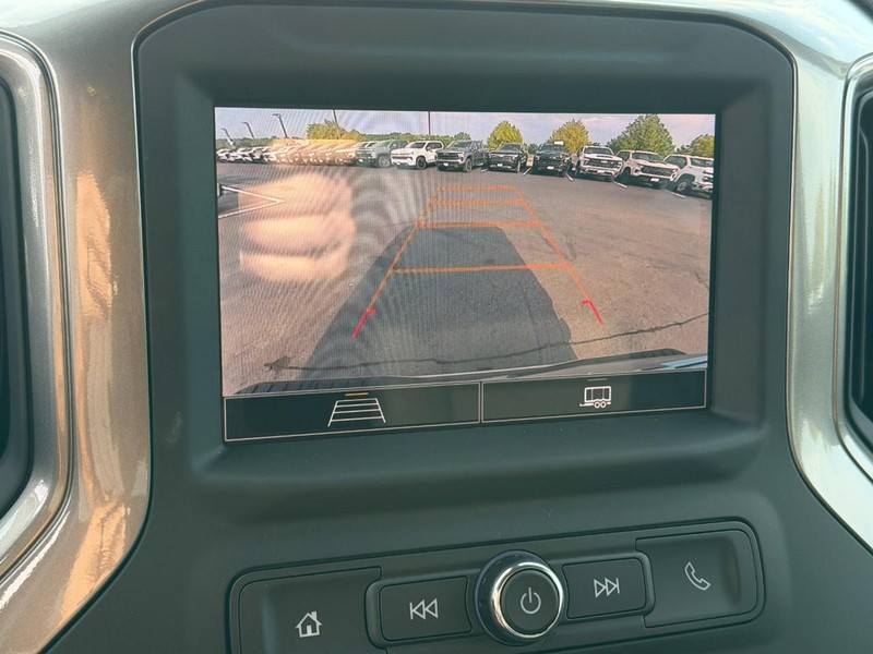 Chevrolet Silverado 1500 Vehicle Full-screen Gallery Image 12