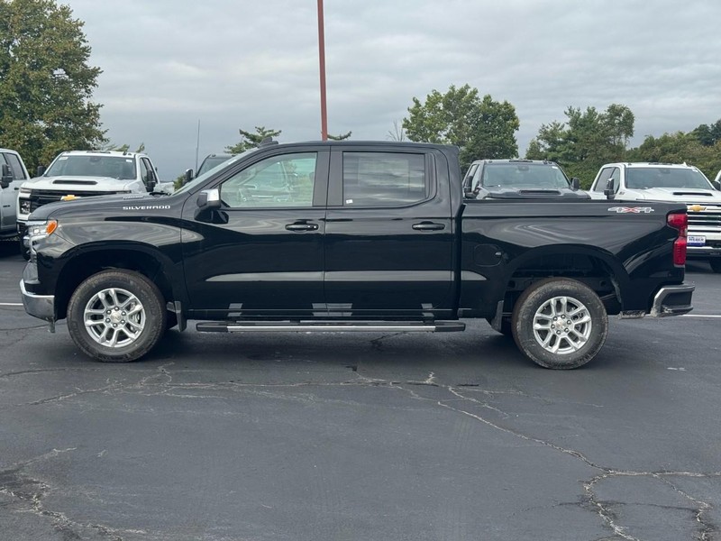 Chevrolet Silverado 1500 Vehicle Full-screen Gallery Image 2