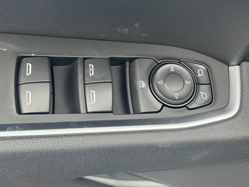 Chevrolet Silverado 1500 Vehicle Full-screen Gallery Image 10