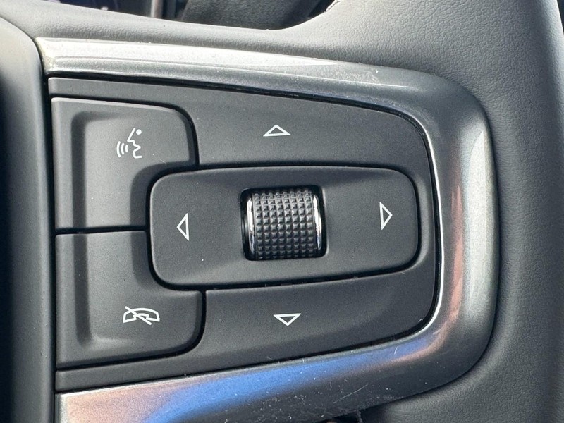 Chevrolet Silverado 1500 Vehicle Full-screen Gallery Image 12