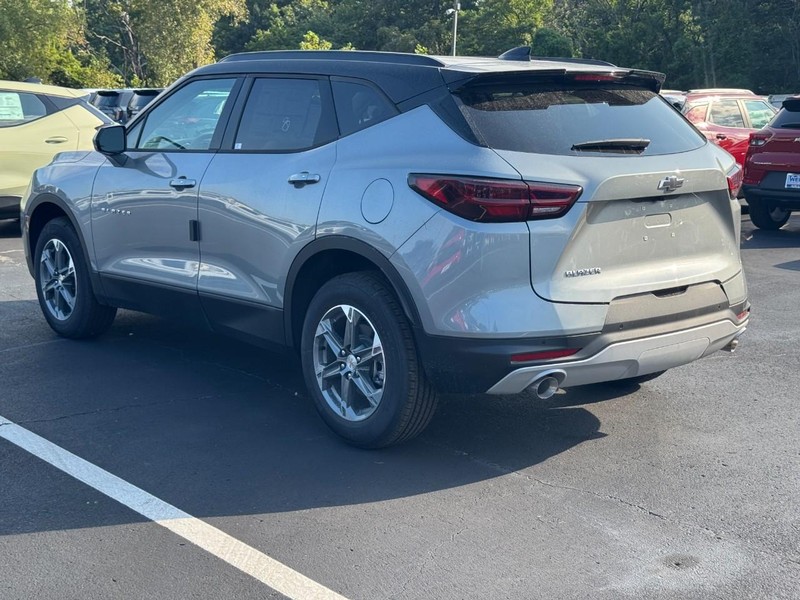Chevrolet Blazer Vehicle Full-screen Gallery Image 3