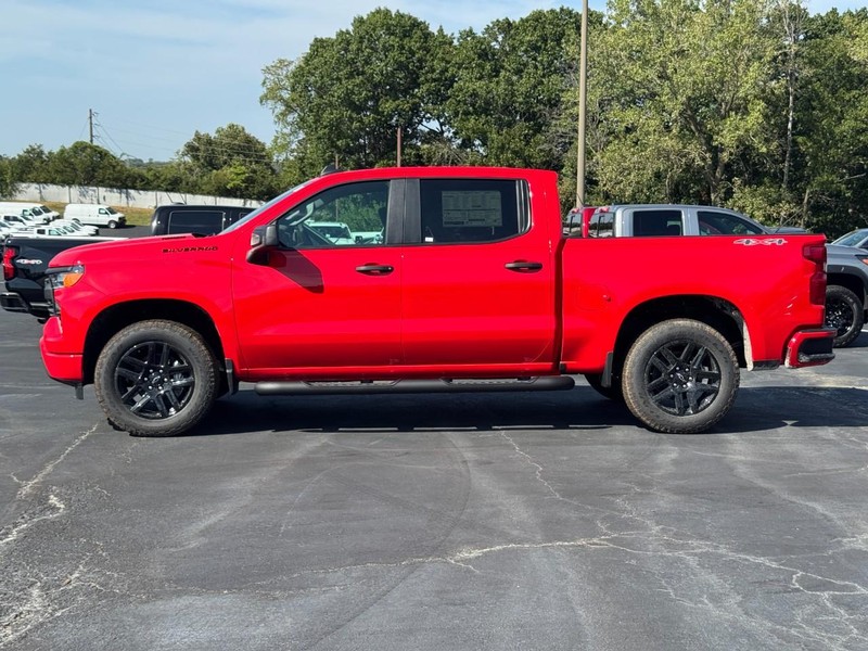 Chevrolet Silverado 1500 Vehicle Full-screen Gallery Image 2