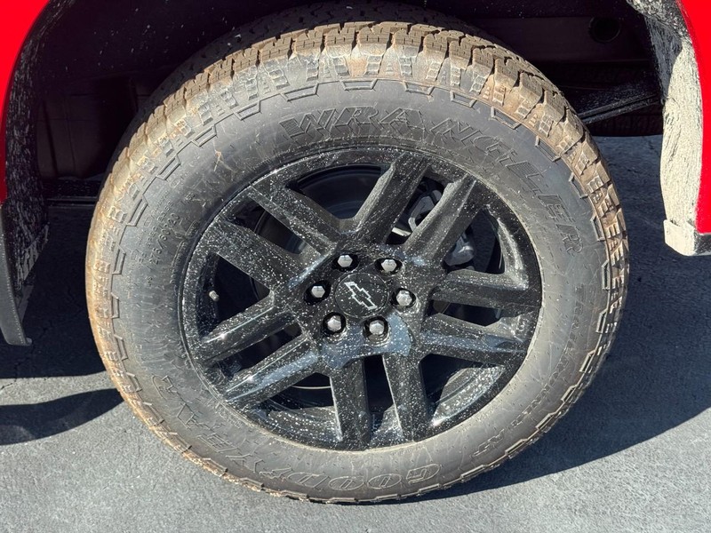 Chevrolet Silverado 1500 Vehicle Full-screen Gallery Image 4