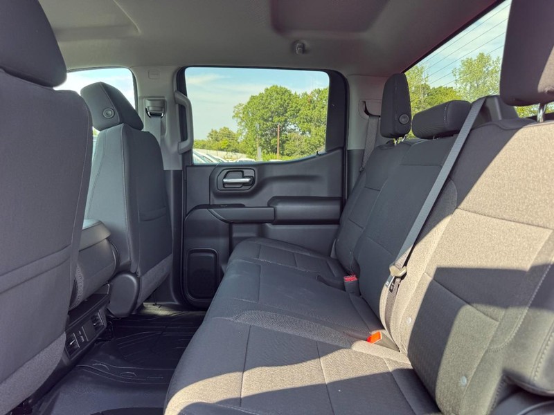 Chevrolet Silverado 1500 Vehicle Full-screen Gallery Image 5