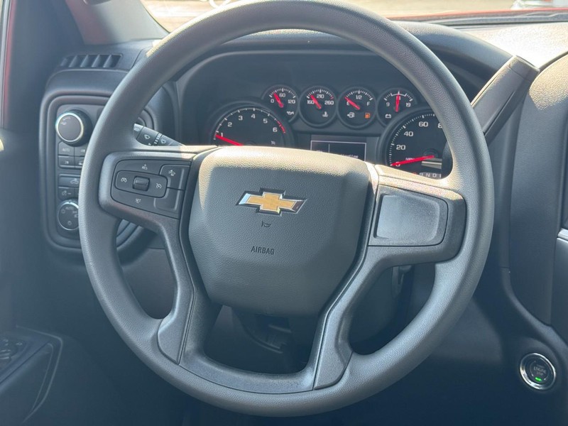 Chevrolet Silverado 1500 Vehicle Full-screen Gallery Image 7