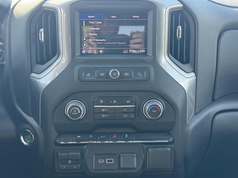 Chevrolet Silverado 1500 Vehicle Full-screen Gallery Image 8