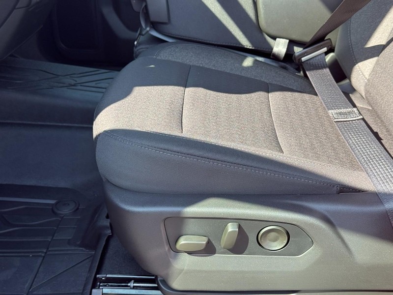 Chevrolet Silverado 1500 Vehicle Full-screen Gallery Image 9