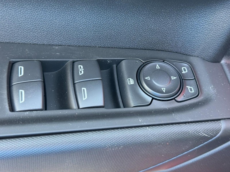 Chevrolet Silverado 1500 Vehicle Full-screen Gallery Image 10
