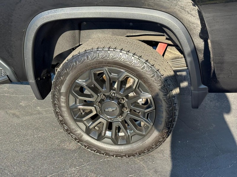 Chevrolet Silverado 2500HD Vehicle Full-screen Gallery Image 4