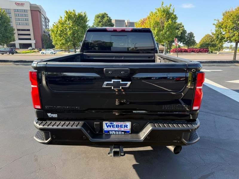 Chevrolet Silverado 2500HD Vehicle Full-screen Gallery Image 6