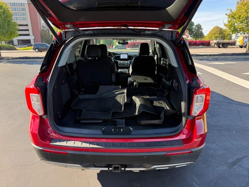 Ford Explorer Vehicle Full-screen Gallery Image 6