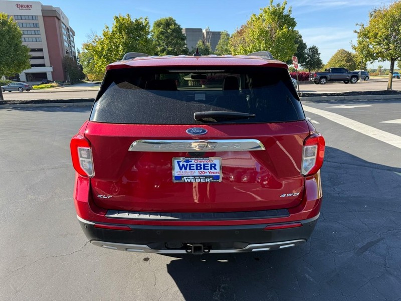 Ford Explorer Vehicle Full-screen Gallery Image 7