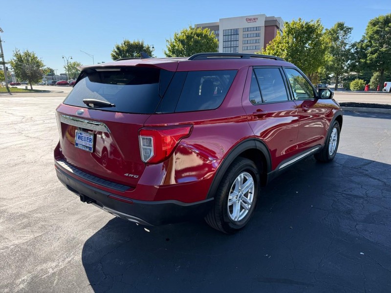 Ford Explorer Vehicle Full-screen Gallery Image 8