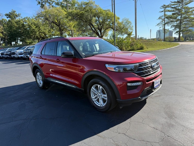 Ford Explorer Vehicle Full-screen Gallery Image 9