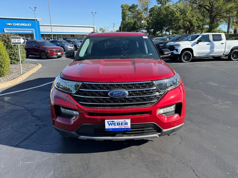 Ford Explorer Vehicle Full-screen Gallery Image 10