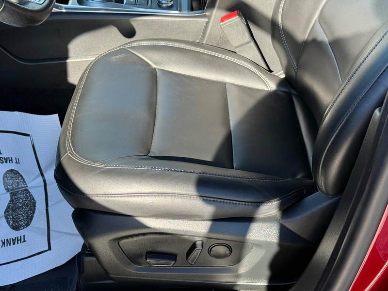 Ford Explorer Vehicle Full-screen Gallery Image 17