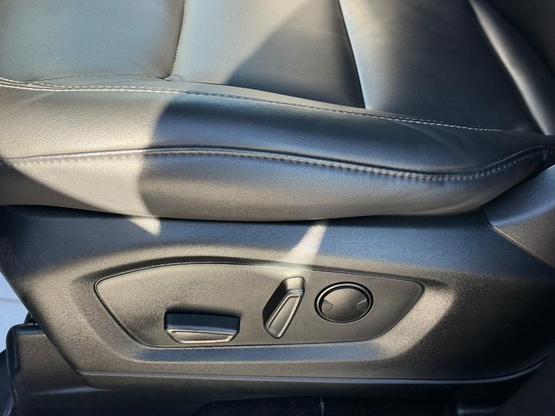 Ford Explorer Vehicle Full-screen Gallery Image 18