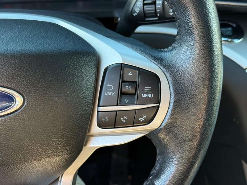 Ford Explorer Vehicle Full-screen Gallery Image 20