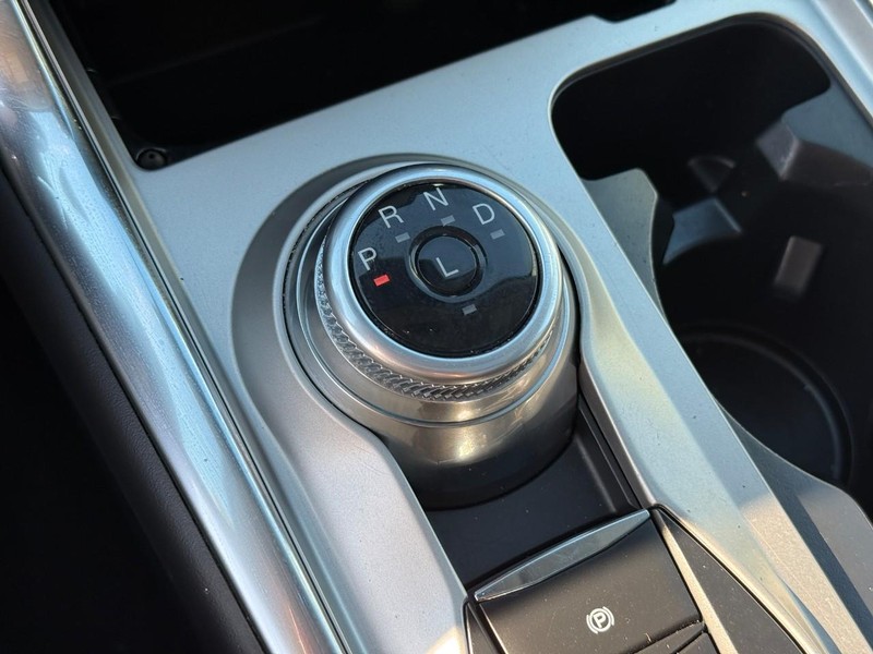 Ford Explorer Vehicle Full-screen Gallery Image 21