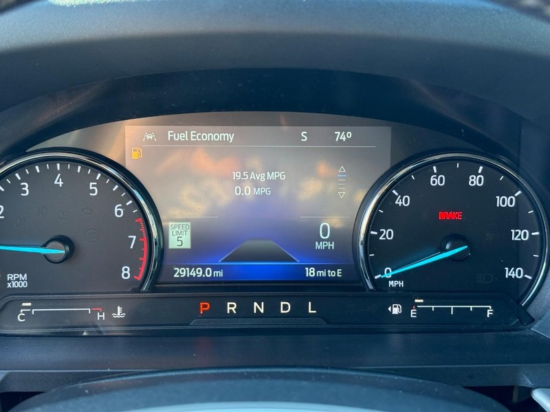 Ford Explorer Vehicle Full-screen Gallery Image 23