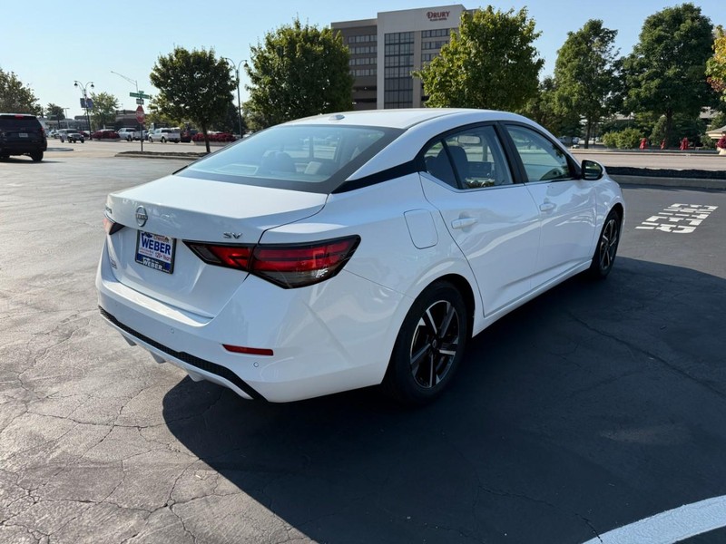 Nissan Sentra Vehicle Full-screen Gallery Image 7