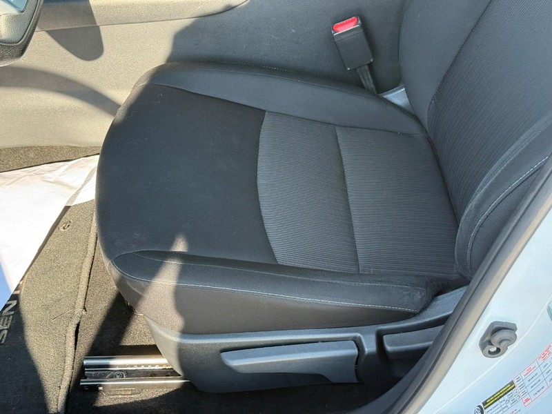Nissan Sentra Vehicle Full-screen Gallery Image 16