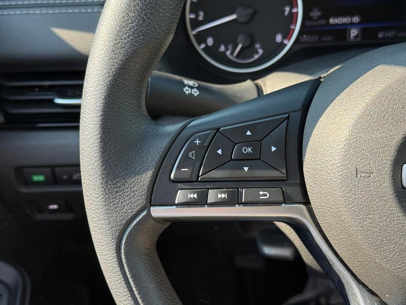 Nissan Sentra Vehicle Full-screen Gallery Image 17