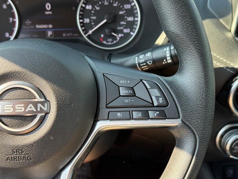 Nissan Sentra Vehicle Full-screen Gallery Image 18